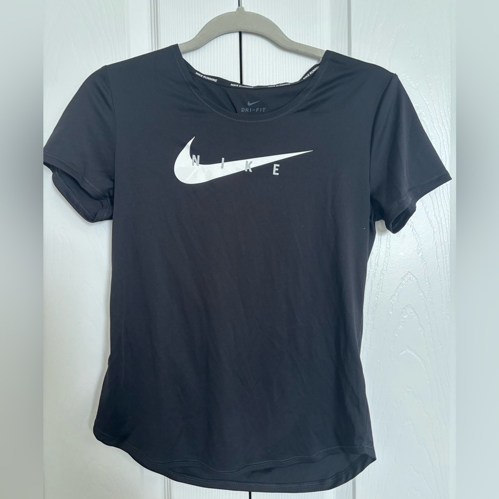 Nike Women's Black Short Sleeve Tee